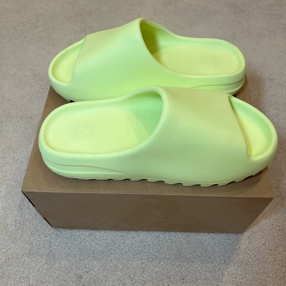 Yeezy Slides Glow Green main image 9